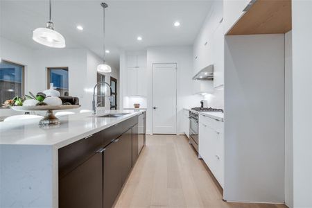 New construction Single-Family house 1935 W Clay St, Houston, TX 77019 null- photo 9 9