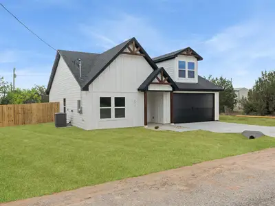 New construction Single-Family house 2211 Woodcrest Trl, Granbury, TX 76048 - image