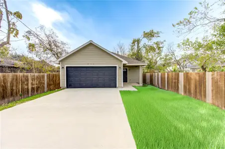 New construction Single-Family house 8024 Ethel Street, Houston, TX 77028 - photo 0