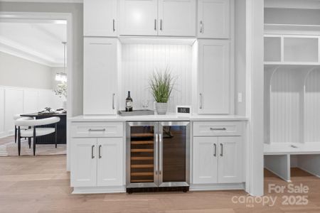 New construction Single-Family house 6910 Providence Ln W, Charlotte, NC 28226 - image 10