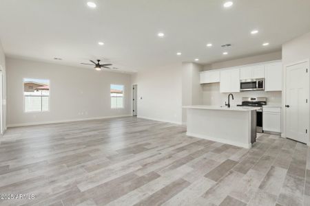 New construction Single-Family house 13717 S Huntington Rd, Arizona City, AZ 85123 null- photo 3 3