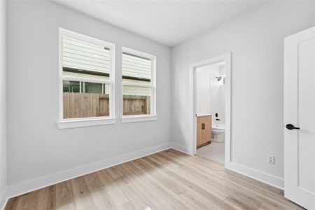 New construction Single-Family house 5308 Jesselton Ln, Houston, TX 77091 - image 16