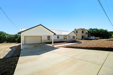 New construction Single-Family house 221 Deer Oaks Dr, Lakehills, TX 78063 - image