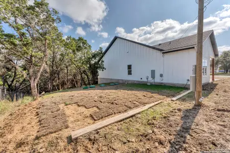 New construction Single-Family house 664 Rolling Hls, Canyon Lake, TX 78133 - image