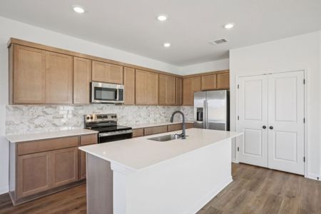 New construction Single-Family house 3704 Muller Oak Pass, Seguin, TX 78155 plan Coan - image 4