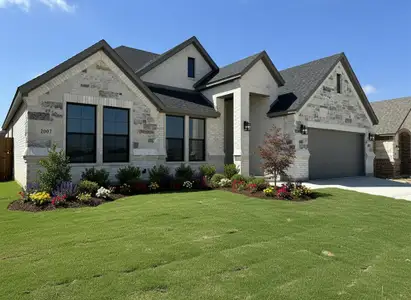 New construction Single-Family house 2007 Belle Lagos Ln, Cleburne, TX 76033 - image