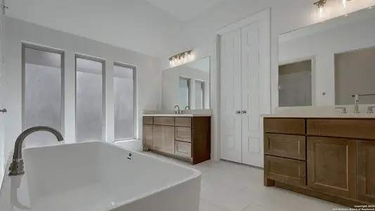 New construction Single-Family house 150 Olmos Crk, Boerne, TX 78006 plan 2695W - image 8