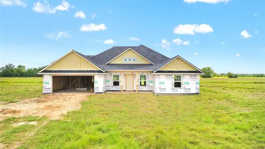 New construction Single-Family house 537 Chuckwagon Trl, Angleton, TX 77515 - image