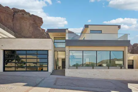 New construction Single-Family house 5761 N Echo Canyon Cir, Phoenix, AZ 85018 - image