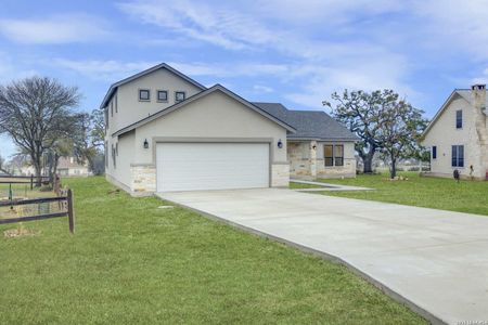New construction Single-Family house 335 Knollwood Cir, Bandera, TX 78003 - image