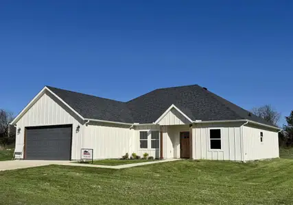 New construction Single-Family house 118 Indian Crk, Trenton, TX 75490 - image