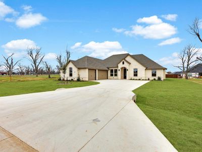 New construction Single-Family house 2005 Middlewood Cir, Granbury, TX 76049 - image 2