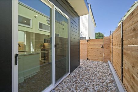 New construction Single-Family house 1407 Cedar Ave, Unit 2, Austin, TX 78702 - image