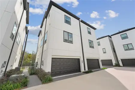 New construction Single-Family house 2708 Grand Fountains Dr, Unit E, Houston, TX 77054 plan 9301 - image