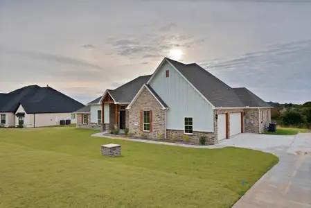 New construction Single-Family house 1066 Kingsley Ct, Weatherford, TX 76087 - image