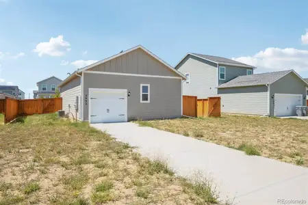 New construction Single-Family house 2992 Oxley St, Strasburg, CO 80136 plan Keystone - image