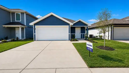 New construction Single-Family house 5529 Rollins Dr, Krum, TX 76249 plan Caprock - image