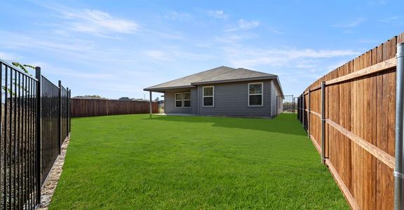 New construction Single-Family house 2621 Streamside Dr, Burleson, TX 76028 null- photo 27 27