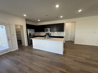 New construction Single-Family house 3725 Pin Oak Hls, Seguin, TX 78155 plan Ford - image 8