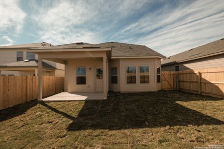 New construction Single-Family house 10323 White Hart, Converse, TX 78109 Larkspur- photo 13 13