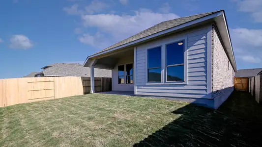 New construction Single-Family house 186 Blackborrow Dr, Kyle, TX 78640 plan 1736W - image 3