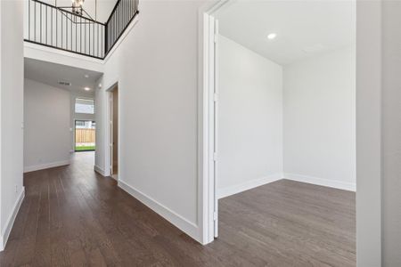 Welcome into your beautiful new home featuring high ceilings, open railings ceilings and gorgeous finishes!