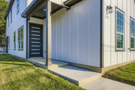 New construction Single-Family house 530 N M L King Jr Blvd, Grand Prairie, TX 75050 - image