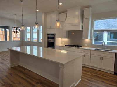 Crisp, clean whites combined with neutral tile and flooring, this dream kitchen is everything you have been searching for!