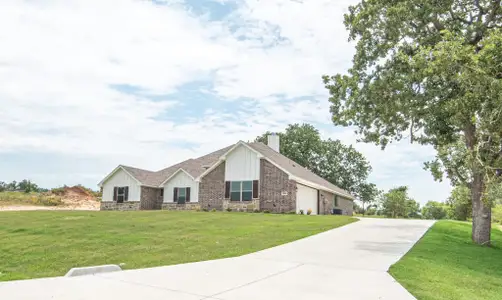 New construction Single-Family house 1341 Eagle Dr, Weatherford, TX 76085 null- photo 1 1