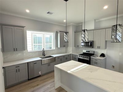New construction Single-Family house 3367 Yellowstone Blvd, Houston, TX 77021 - image 8