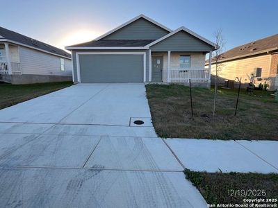 New construction Single-Family house 917 Riviera, Seguin, TX 78155 - image