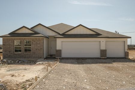 New construction Single-Family house 116 Cheyenne Dr, Floresville, TX 78114 null- photo 4 4