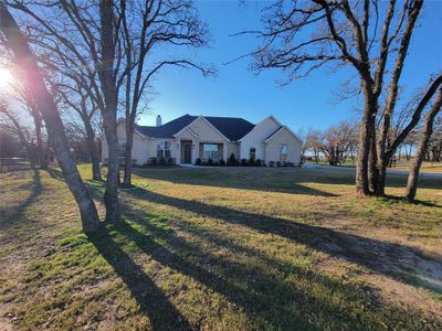 Ranch-style house with a front yard