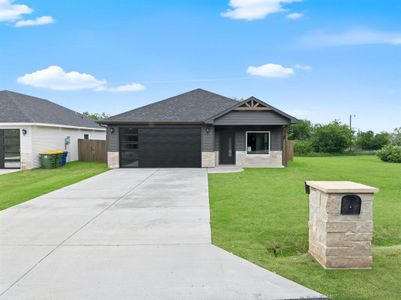 New construction Single-Family house 702 S Ivy St, Hillsboro, TX 76645 - image