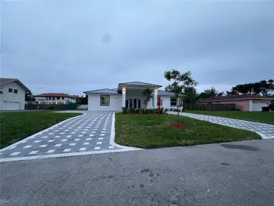 New construction Single-Family house Miami, FL 33177 - image