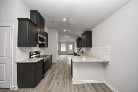 New construction Single-Family house 18728 Loom Dr, Montgomery, TX 77306 plan Bluebonnet - image 8