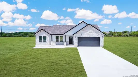 New construction Single-Family house 150 Ranchero Wy, Natalia, TX 78059 - image