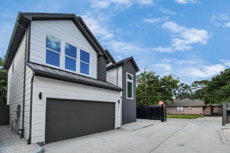 New construction Single-Family house 6551 Sealey St, Houston, TX 77091 - image