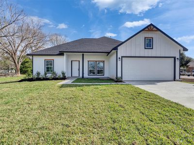 New construction Single-Family house 302 Gaines St, Brazoria, TX 77422 - image