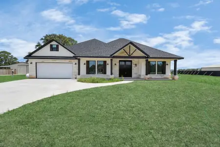 New construction Single-Family house 643 Lone Star Trl, Angleton, TX 77515 - image