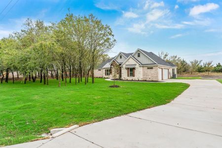 View of front of house featuring a garage and a front yard