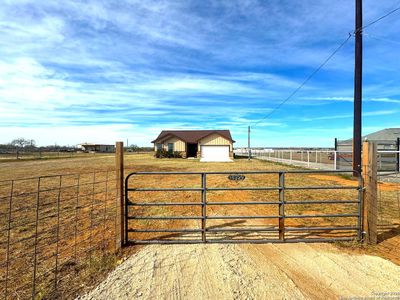 New construction Single-Family house 14329 Wisdom Rd, Atascosa, TX 78002 null- photo 16 16