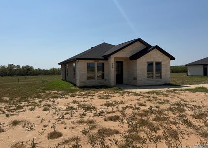 New construction Single-Family house 121 Camino Verde Ct, La Vernia, TX 78121 - image