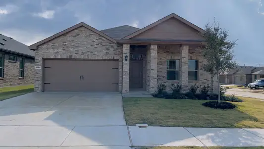 New construction Single-Family house 1403 Seabiscuit Dr, Granbury, TX 76049 plan STARKVILLE - image