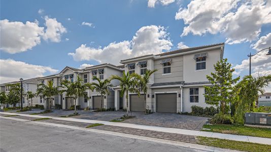 New construction Townhouse house 17060 Sw 2Nd Cir, Pembroke Pines, FL 33027 Bonnet- photo 0 0