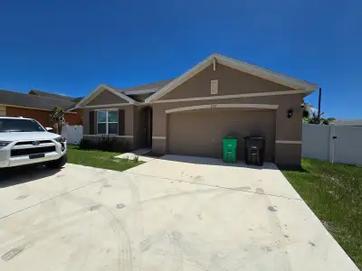 New construction Single-Family house 2101 Se Floresta Dr, Port St. Lucie, FL 34984 - image