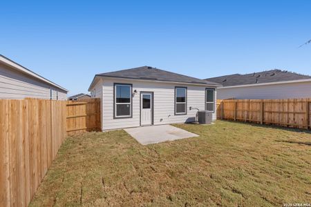 New construction Single-Family house 10042 Jagger Ave, Converse, TX 78109 plan 1243 Modeled - image 4