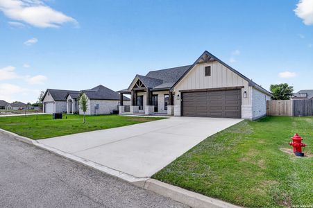 New construction Single-Family house 721 N Dickson, Poth, TX 78147 - image