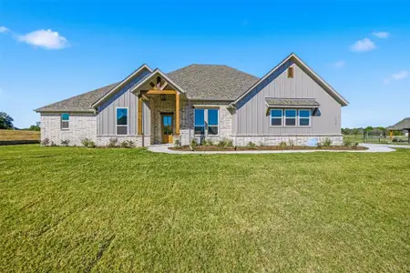 New construction Single-Family house 1024 Silver Sage Trl, Weatherford, TX 76085 - image 2
