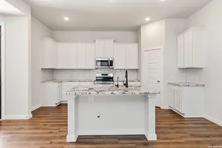 New construction Single-Family house 2311 Pink Pearl Dr, San Antonio, TX 78224 plan Mansfield - image